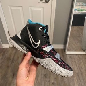 Nike Kyrie 7 black/metallic